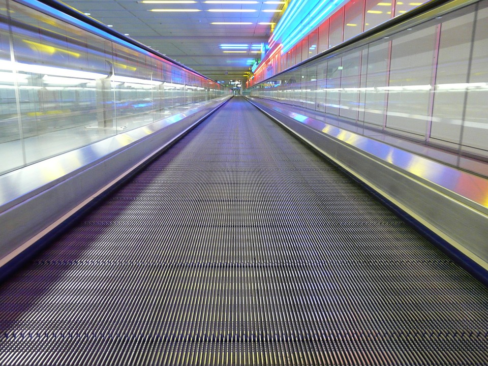 Moving sidewalk